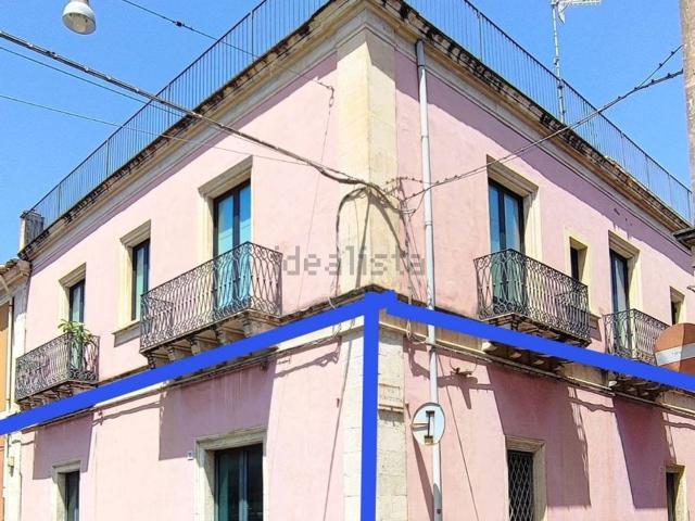 Villetta indipendente in affitto di 206 m² in Via Flavio Gioia, 79