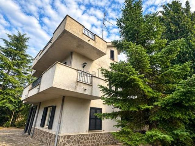 Villetta indipendente in affitto di 220 m² in Via Serra Comune, 10