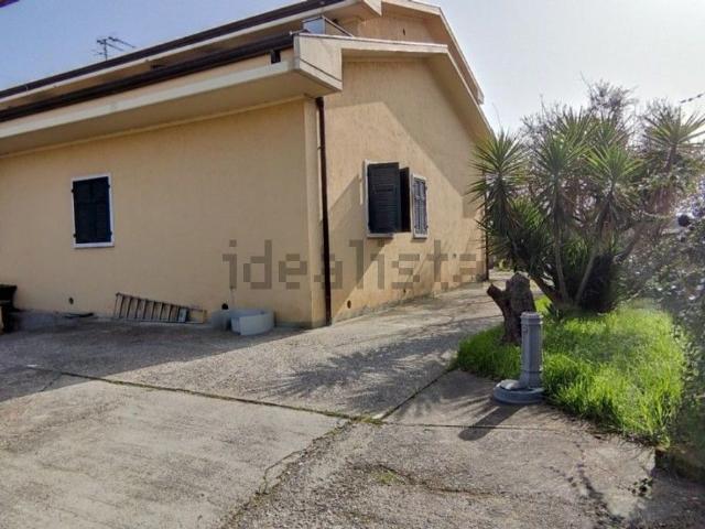 Villetta indipendente in affitto di 220 m² in Viale XX Settembre