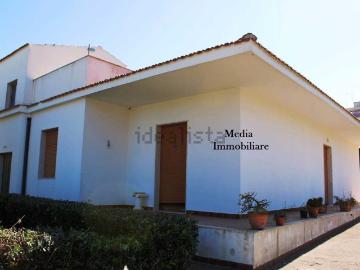 Villetta indipendente in affitto di 230 m² in Via Calabria