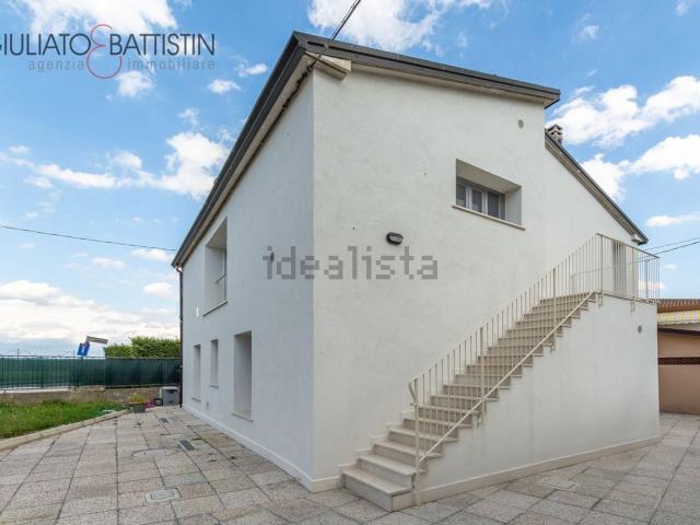 Villetta indipendente in affitto di 231 m² in Via Camisana