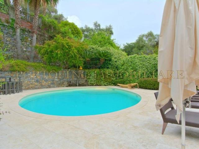 Villetta indipendente in affitto di 235 m²