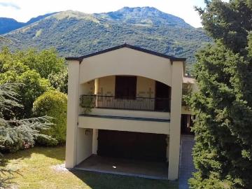 Villetta indipendente in affitto di 240 m²