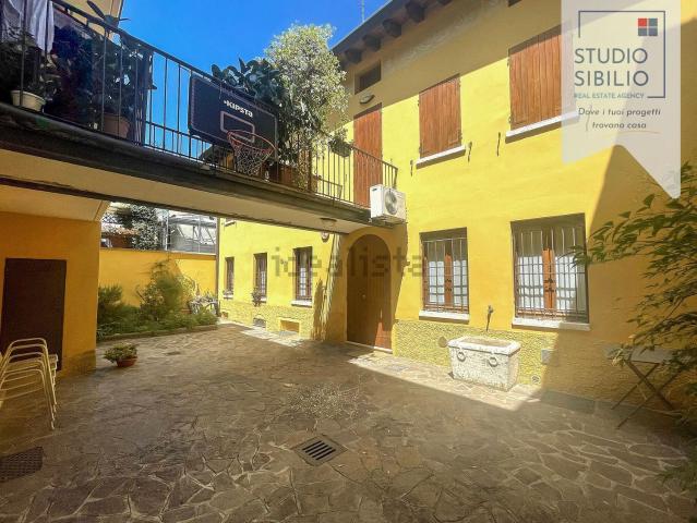 Villetta indipendente in affitto di 250 m²