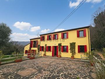 Villetta indipendente in affitto di 250 m² in Via Capitello