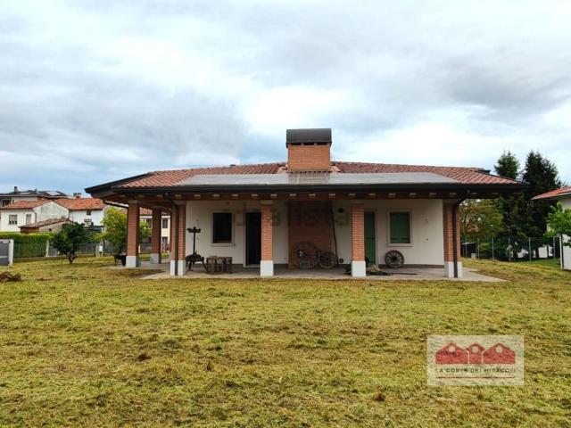 Villetta indipendente in affitto di 254 m² in Strada di Bertesina