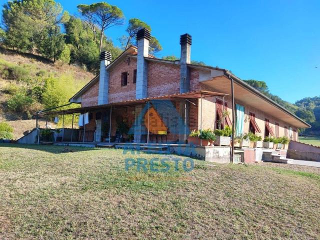 Villetta indipendente in affitto di 260 m²