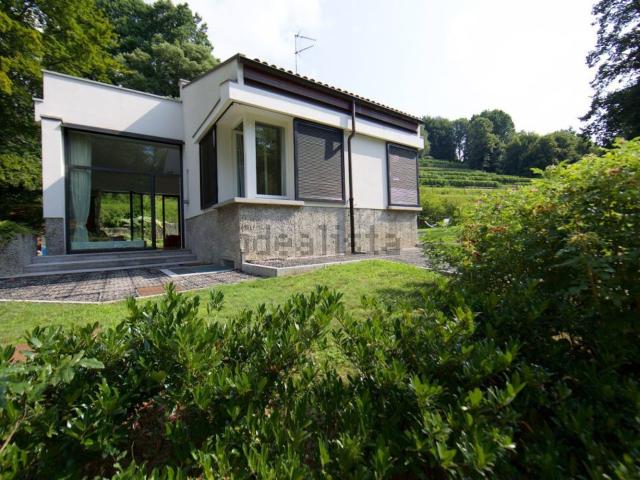 Villetta indipendente in affitto di 275 m² in Via U. Foscolo, 27