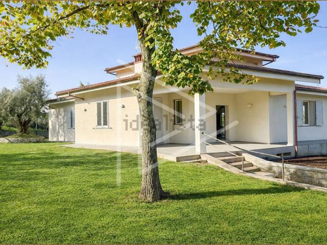 Villetta indipendente in affitto di 280 m² in Via della Presura, 2
