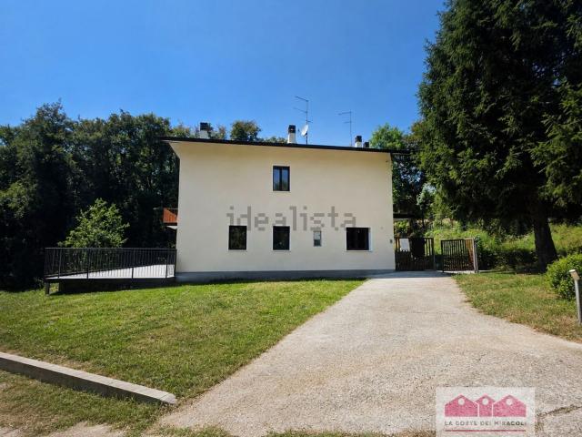 Villetta indipendente in affitto di 310 m² in Via San Rocco
