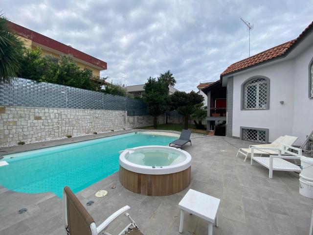 Villetta indipendente in vendita di 400 m² in Traversa Fra&apos  Giambattista