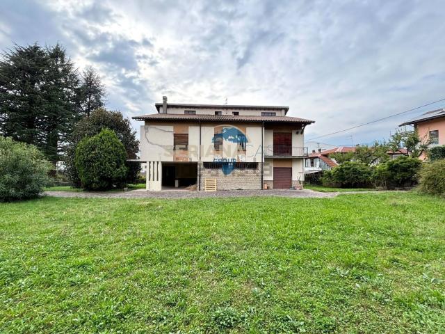 Villetta indipendente in vendita di 400 m² in Via Cà dell&apos Agro
