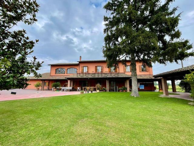 Villetta indipendente in vendita di 400 m² in Via Cesare Battisti