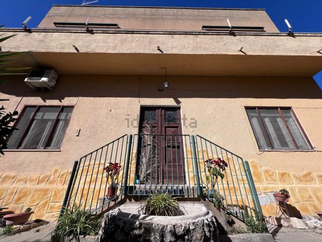 Villetta indipendente in vendita di 400 m² in Via Angelo Poliziano, 6