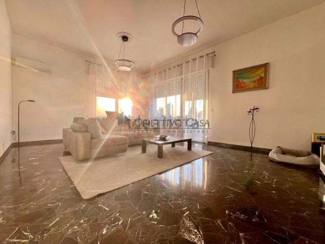 Villetta indipendente in vendita di 400 m² in Via Alto Adige