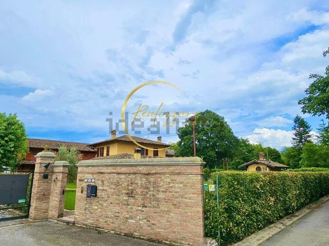 Villetta indipendente in vendita di 400 m² in Via Alessandro Volta