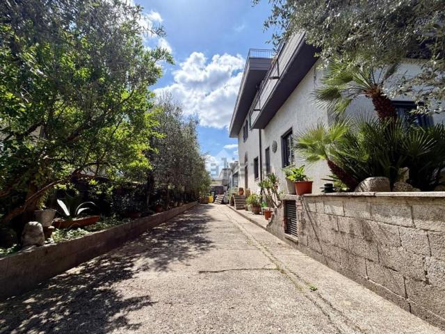 Villetta indipendente in vendita di 400 m² in Via Aristide Gabelli, 101