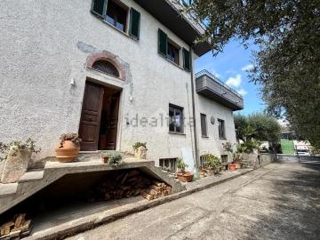 Villetta indipendente in vendita di 400 m² in Via Aristide Gabelli, 101