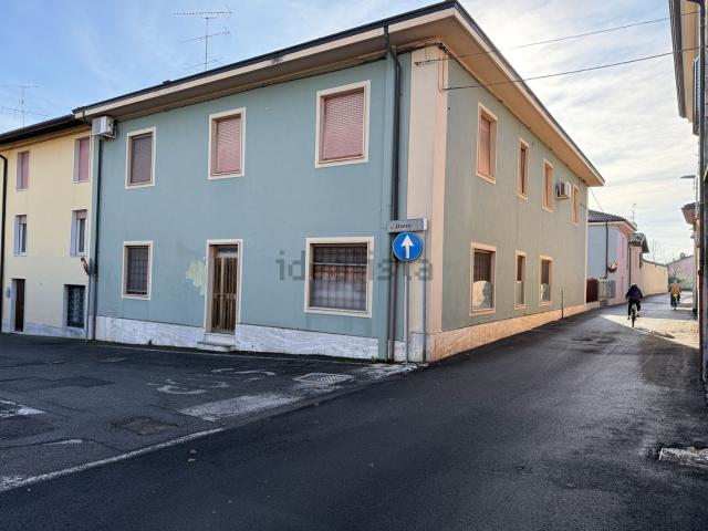 Villetta indipendente in vendita di 400 m² in Via Arnaldo
