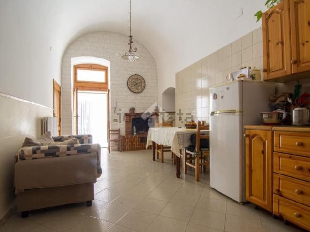 Villetta indipendente in vendita di 400 m² in Via Bari, 16