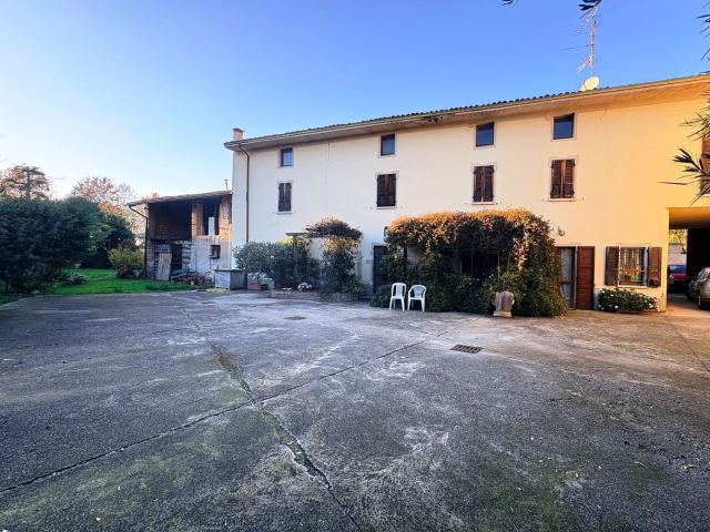 Villetta indipendente in vendita di 400 m² in Via Giuseppe Guerzoni