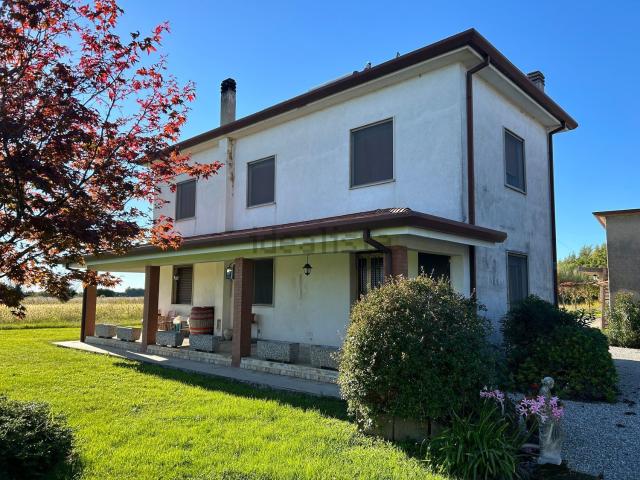 Villetta indipendente in vendita di 400 m² in Via Giacomo Matteotti, 69