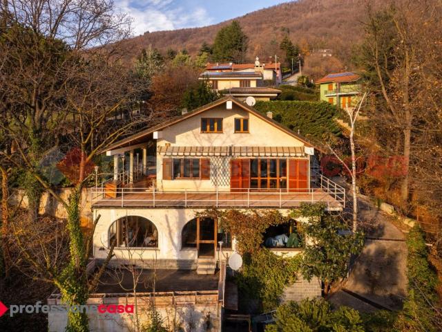 Case e ville in vendita di 400 m² in Via Giaveno