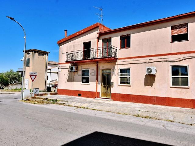 Villetta indipendente in vendita di 400 m² in Via Grande, 242