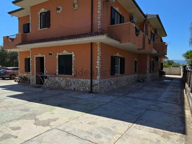 Villetta indipendente in vendita di 400 m² in Via dei Faggi