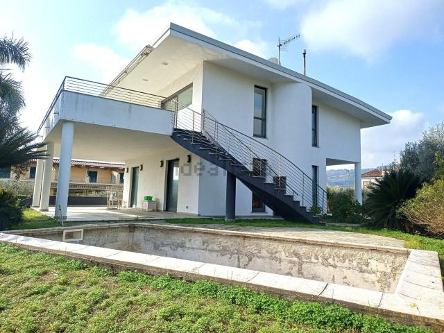 Villetta indipendente in vendita di 400 m² in Via dei Pini