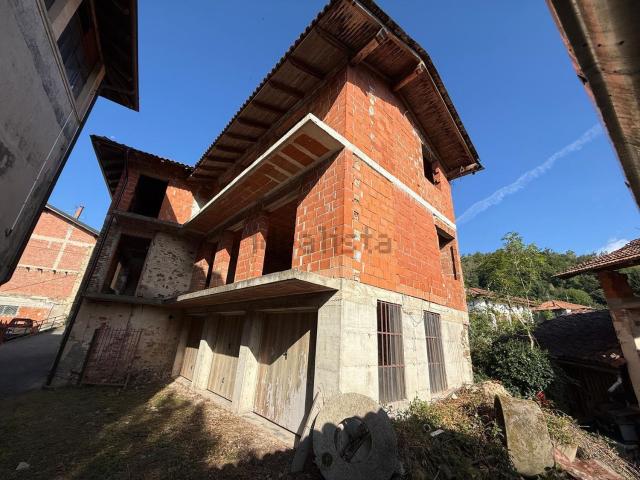 Villetta indipendente in vendita di 400 m² in Via delle Scuole, 3