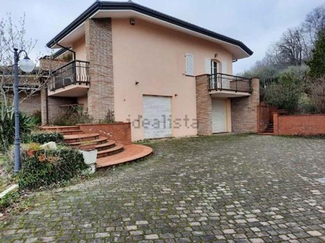Villetta indipendente in vendita di 400 m² in Via europa
