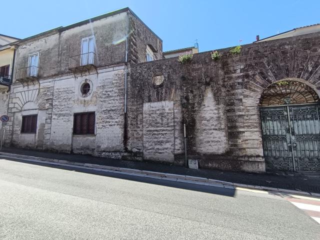 Villetta indipendente in vendita di 400 m² in Via Latina