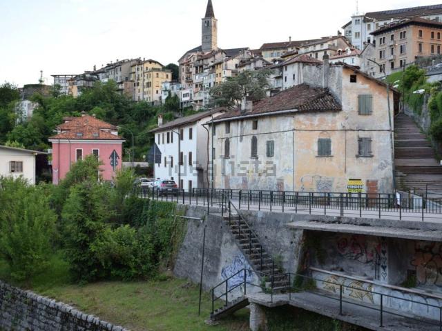 Villetta indipendente in vendita di 400 m² in Via le Scalette