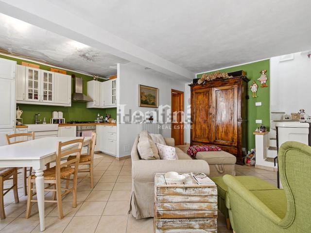 Villetta indipendente in vendita di 400 m² in Via Monteacuto, 18