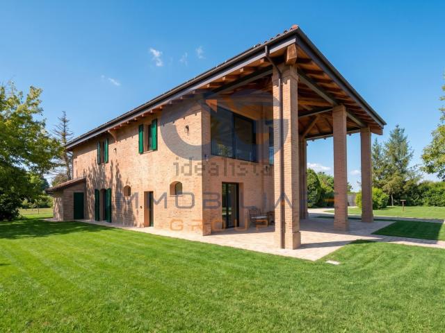 Villetta indipendente in vendita di 400 m² in Via Mincio