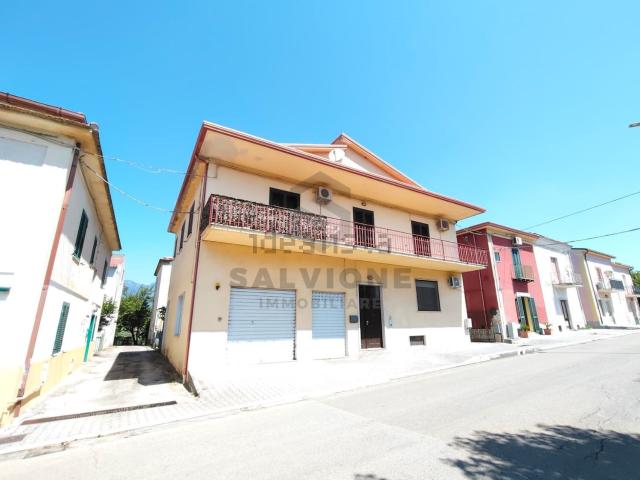 Villetta indipendente in vendita di 400 m² in Via Nazionale Sannitica