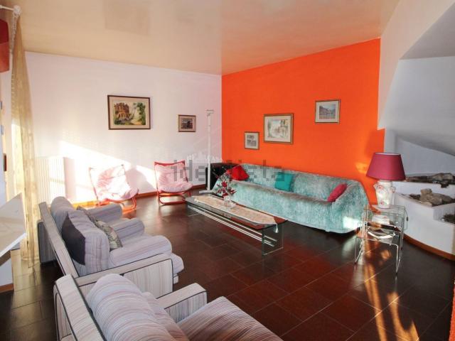 Villetta indipendente in vendita di 400 m² in Via Nino Bixio, 32