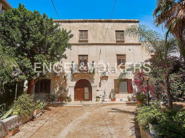 Villetta indipendente in vendita di 400 m² in Via Senia Favara