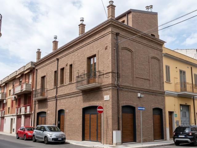 Villetta indipendente in vendita di 400 m² in Via Sicilia, 128
