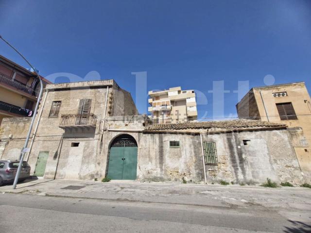 Villetta indipendente in vendita di 400 m² in Via Sperone