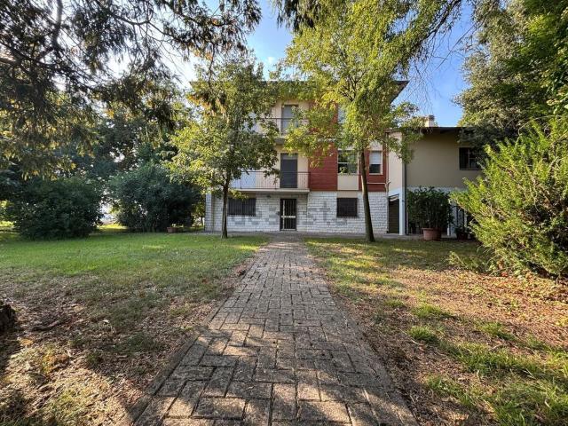 Villetta indipendente in vendita di 400 m² in Via Petrosa