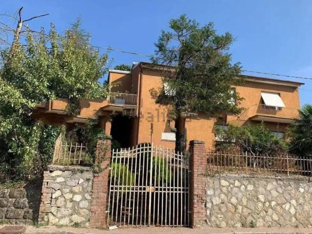 Villetta indipendente in vendita di 400 m² in Via Pietro da Cortona