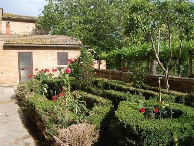 Villetta indipendente in vendita di 400 m² in Via Romana