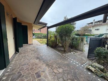 Villetta indipendente in vendita di 400 m² in Via Tiziano Vecellio
