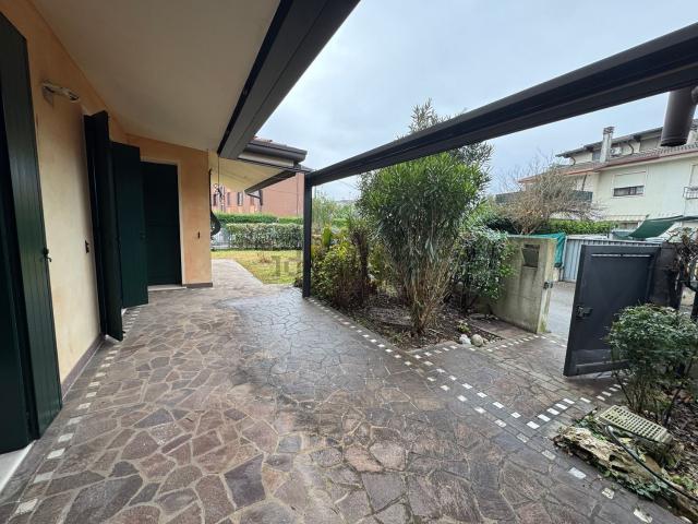 Villetta indipendente in vendita di 400 m² in Via Tiziano Vecellio