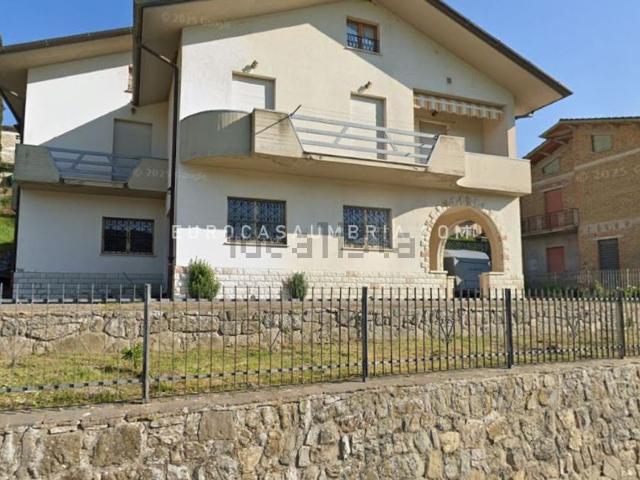 Villetta indipendente in vendita di 400 m² in Via Trasimeno
