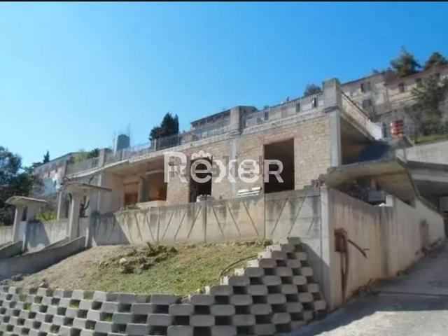 Villetta indipendente in vendita di 400 m² in Via Umberto Tomei