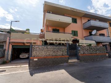 Villetta indipendente in vendita di 400 m² in Via Vampolieri, 34