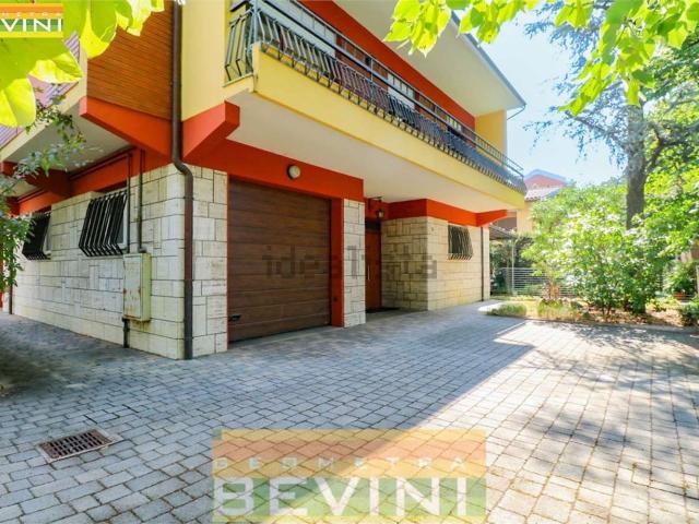 Villetta indipendente in vendita di 400 m² in Viale XXII Aprile